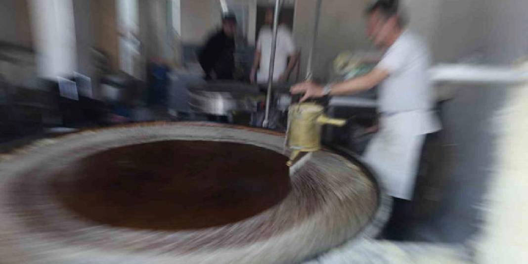 45 yıllık bakır tepsi geleneğiyle pişiyor: Kilosu 180 TL 1